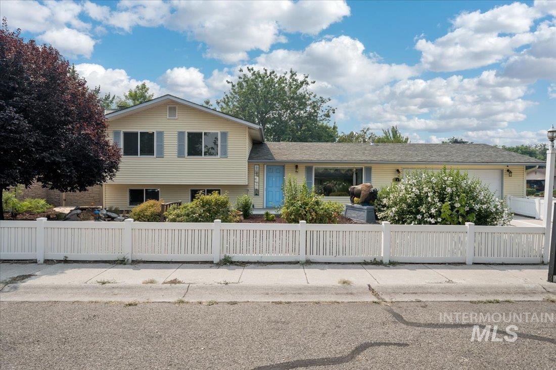 Sullivan St, Boise, ID 83706