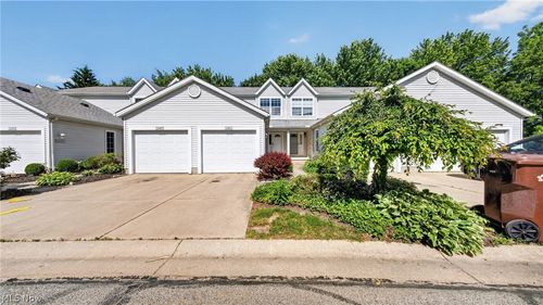 1351 Meadow Run, Copley, OH, 44321-2870 | Card Image