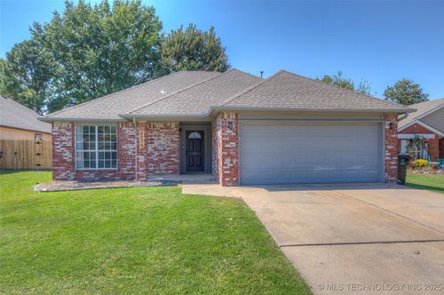 2716 Narcissus Ave, Broken Arrow, OK, 74012-6835 | Card Image