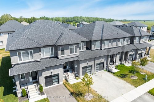 7 Lisa St, Wasaga Beach, ON, L9Z0K9 | Card Image