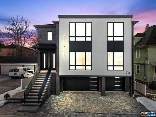 74 Liberty Pl, Palisades Park, NJ, 07650-1322 | Card Image