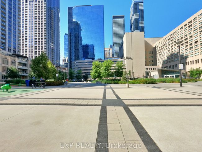 3806 - 386 Yonge St, Condo with 1 bedrooms, 1 bathrooms and null parking in Toronto ON | Image 7