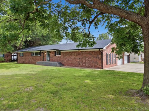 219 E Ozark St, Morris, OK, 74445-4835 | Card Image