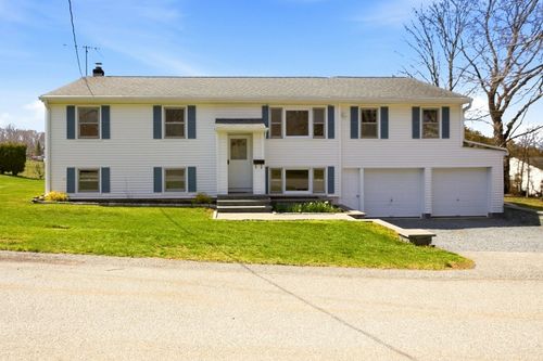 55 Mixter St, Middletown, RI, 02842-4839 | Card Image