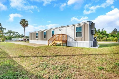 8111 Breeze Dr, NORTH FORT MYERS, FL, 33917-1711 | Card Image