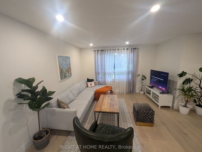 6 Broadpath Rd, Condo with 4 bedrooms, 2 bathrooms and 1 parking in North York ON | Image 19