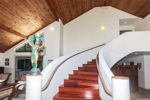 3702 Old Pali Rd, Honolulu, HI, 96817-1065 | Card Image