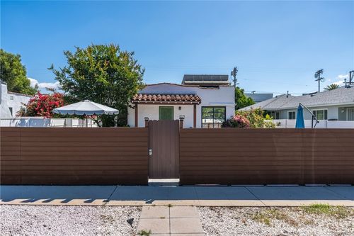 5512 Willowcrest Ave, North Hollywood, CA, 91601-2830 | Card Image