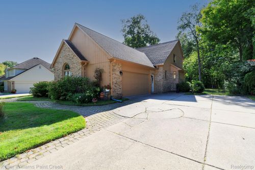 6481 Basswood Dr, Troy, MI, 48098-2085 | Card Image