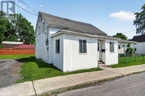 117 6th St W, Cornwall, ON, K6J2W7 | Card Image