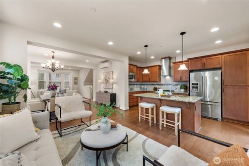 1321 Greenwich Walk Ne, Issaquah, WA, 98029-6273 | Card Image