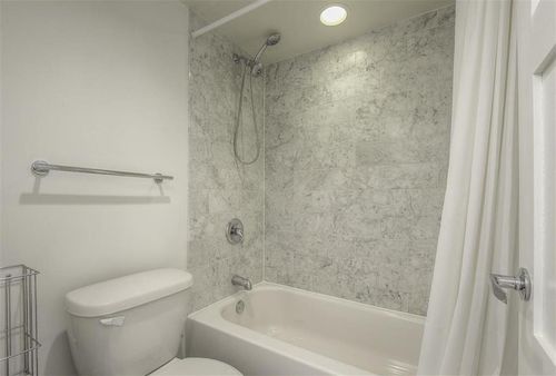 ts-q-600 E 8th St, KANSAS CITY, MO, 64106-1650 | Card Image