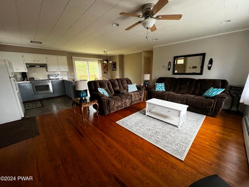 27 E Sterling Rd, Newfoundland, PA, 18445-5266 | Card Image