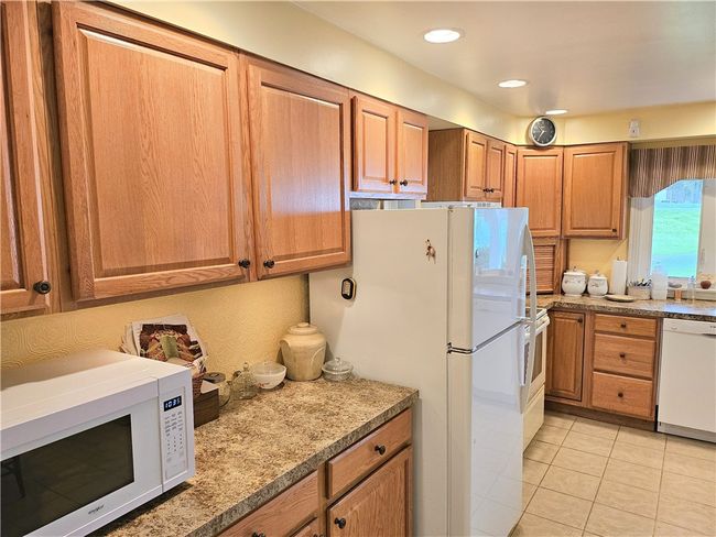 657 Kiester Rd, House other with 3 bedrooms, 2 bathrooms and 3 parking in Slippery Rock PA | Image 13