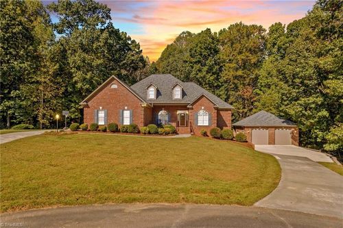 100 Burkeview Ct, Lexington, NC, 27295-8912 | Card Image