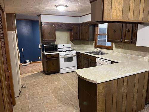 826 N Springfield St, Virden, IL, 62690-1026 | Card Image