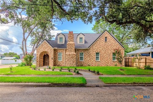 407 E Santa Rosa St, Victoria, TX, 77901-8225 | Card Image