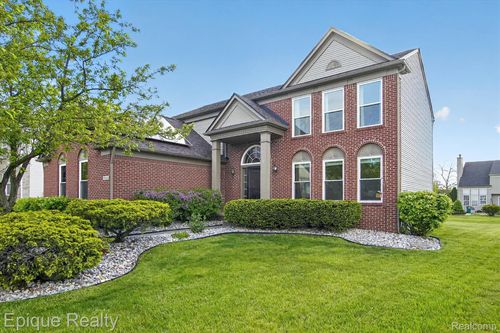 8068 Creek Bend Dr, Ypsilanti, MI, 48197-6205 | Card Image