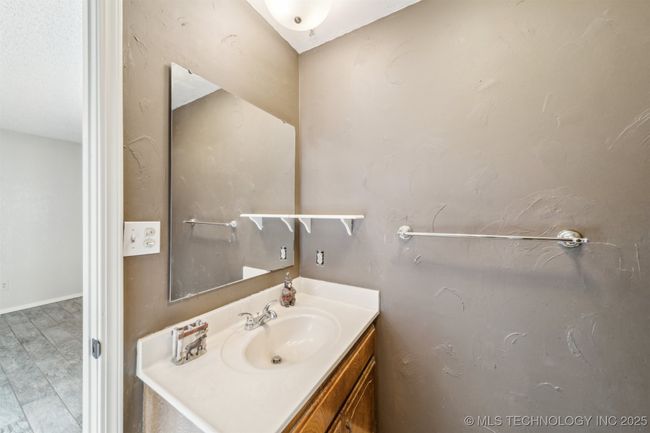 5701 Birch Ave, House other with 3 bedrooms, 2 bathrooms and null parking in Broken Arrow OK | Image 24