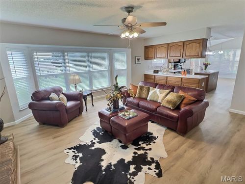 1118 Treeshade Dr, Saint Peters, MO, 63376-3886 | Card Image