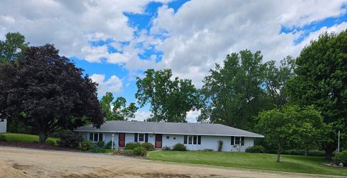 10684 E Main St, West Union, IA, 52175-1272 | Card Image