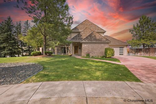 916 Laredo Ct, Cheyenne, WY, 82009-1065 | Card Image