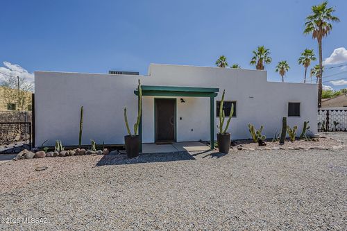 2002 N Winstel Blvd, Tucson, AZ, 85716-3340 | Card Image