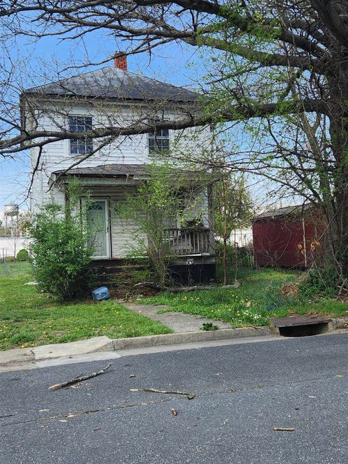 565 N Bath Ave, Waynesboro, VA, 22980-2807 | Card Image