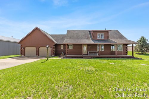 7320 100th St Se, Caledonia, MI, 49316-8234 | Card Image