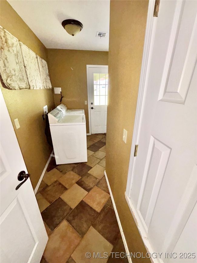1219 Nw 3 Rd Cir, House other with 3 bedrooms, 2 bathrooms and null parking in Stigler OK | Image 21