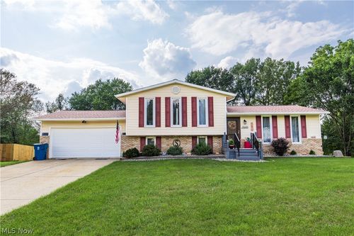 13485 Sunflower Ave Nw, Mogadore, OH, 44260-1724 | Card Image