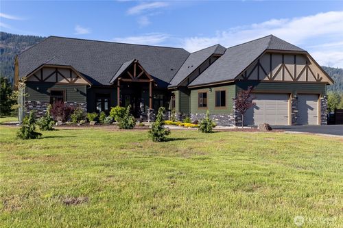 1550 Old Cedars Rd, Cle Elum, WA, 98922-8870 | Card Image
