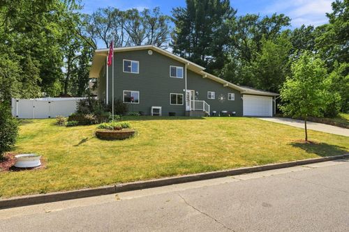 330 W Park St, River Falls, WI, 54022-2828 | Card Image
