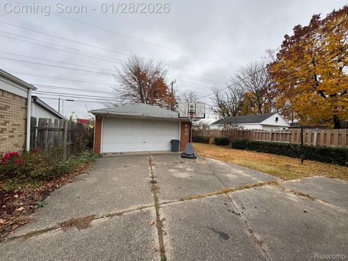 6922 Mayburn St, Dearborn Heights, MI, 48127-2218 | Card Image