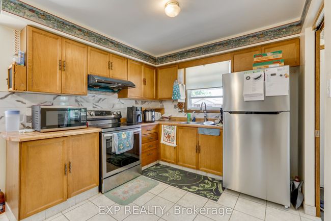1384 Bentley Dr, House other with 4 bedrooms, 2 bathrooms and 3 parking in London ON | Image 10
