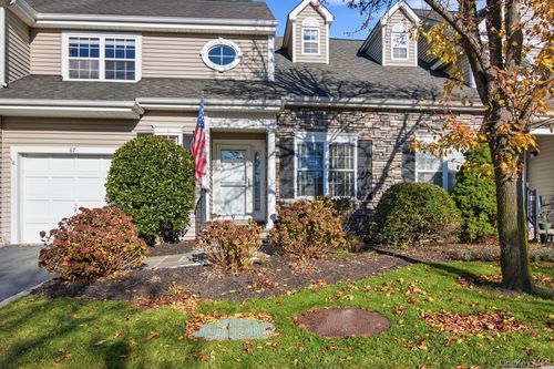 67 Paddington Cir, Smithtown, NY, 11787-5902 | Card Image