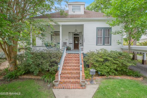 122 Lee St, New Iberia, LA, 70560-3818 | Card Image