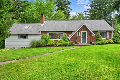 620 Briarcliff Dr, Aliquippa, PA, 15001-1602 | Card Image