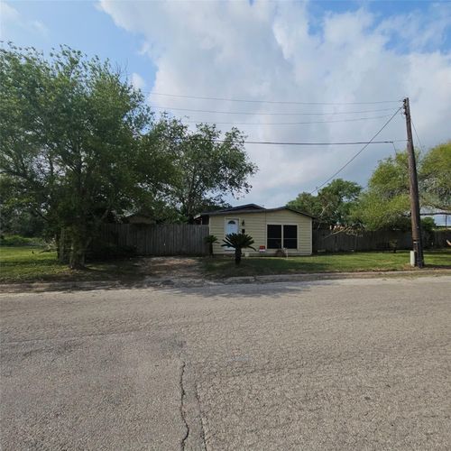 327 E B Ave, Kingsville, TX, 78363-3714 | Card Image