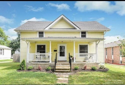 213 W Henry St, Saline, MI, 48176-1317 | Card Image