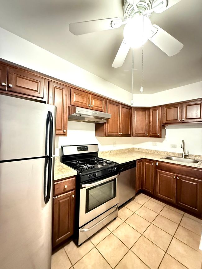 APT-17 - 153 Gregory St, Condo with 2 bedrooms, 2 bathrooms and 2 parking in Aurora IL | Image 7