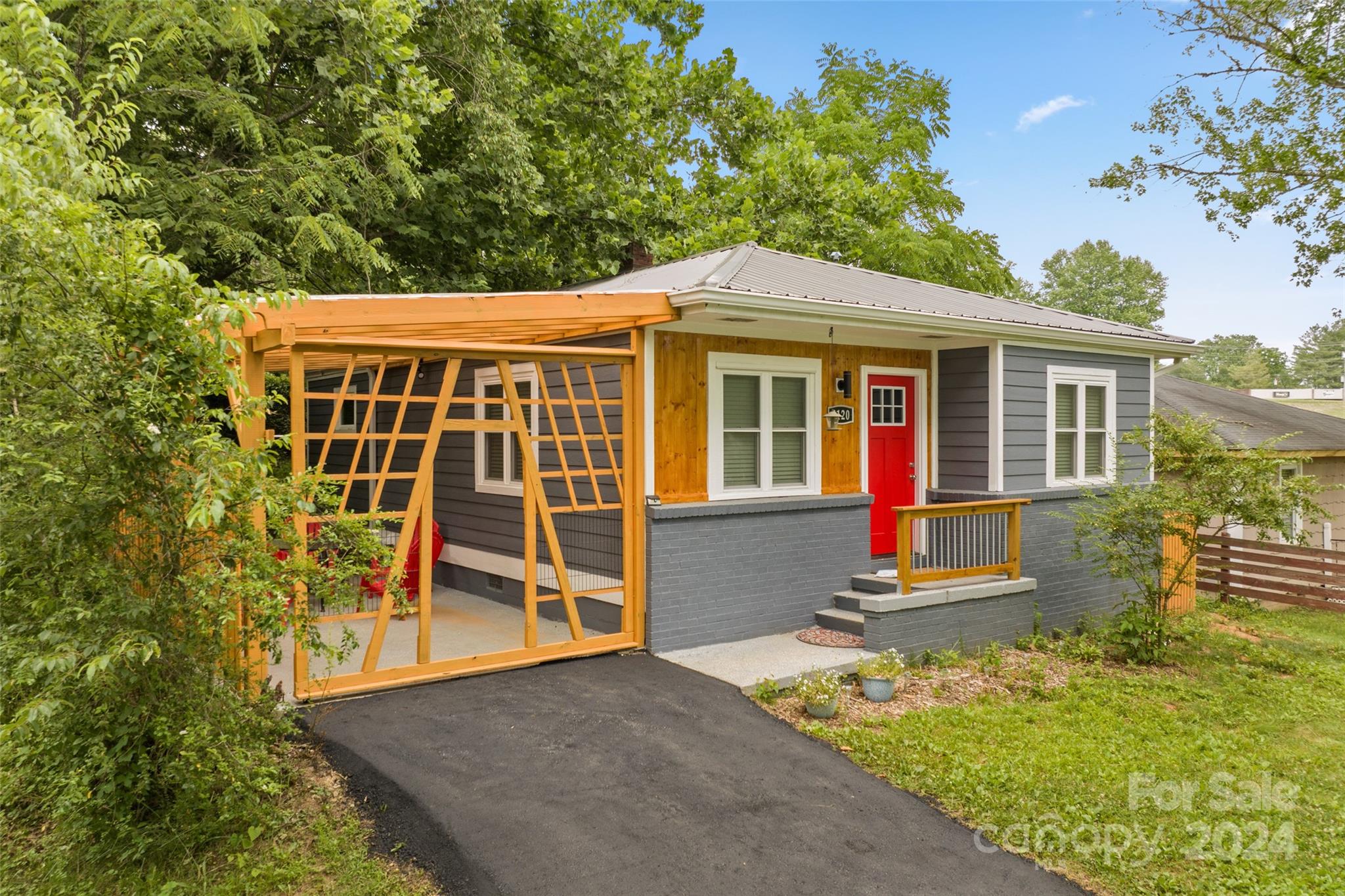 Arlington Pl, Hendersonville, NC 28791