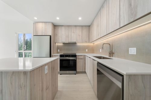 404-3594 Malsum Dr, North Vancouver, BC, V7G0B2 | Card Image