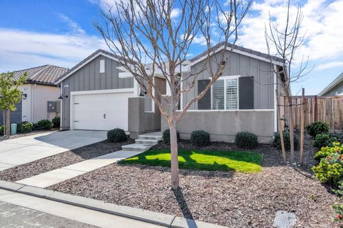 642 Stone Crest Ave, Madera, CA, 93636-8027 | Card Image