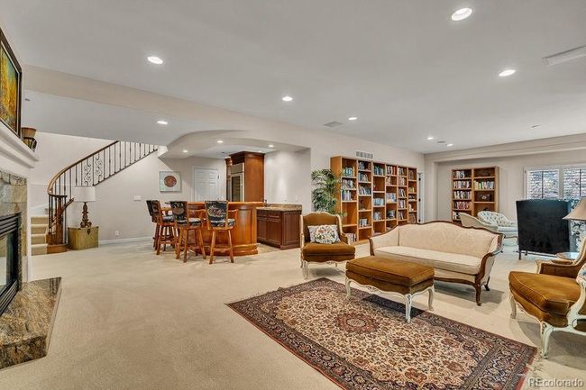 Bar/Living Walk Out Level | Image 28