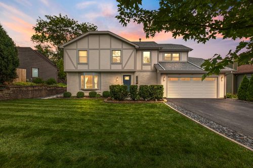 2182 Carriage Hill Rd, Lisle, IL, 60532-3307 | Card Image