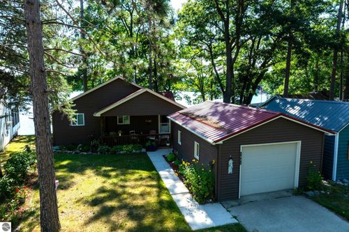 1031 N Crooked Lake Dr, Lake, MI, 48632-9044 | Card Image