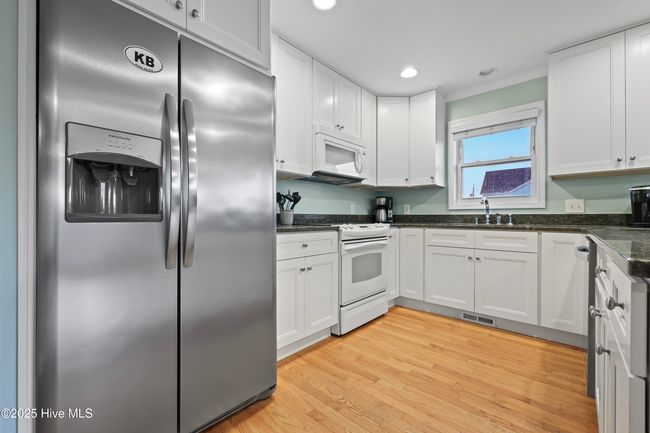 B - 537 Third Ave S, Condo with 4 bedrooms, 5 bathrooms and 1 parking in Kure Beach NC | Image 17