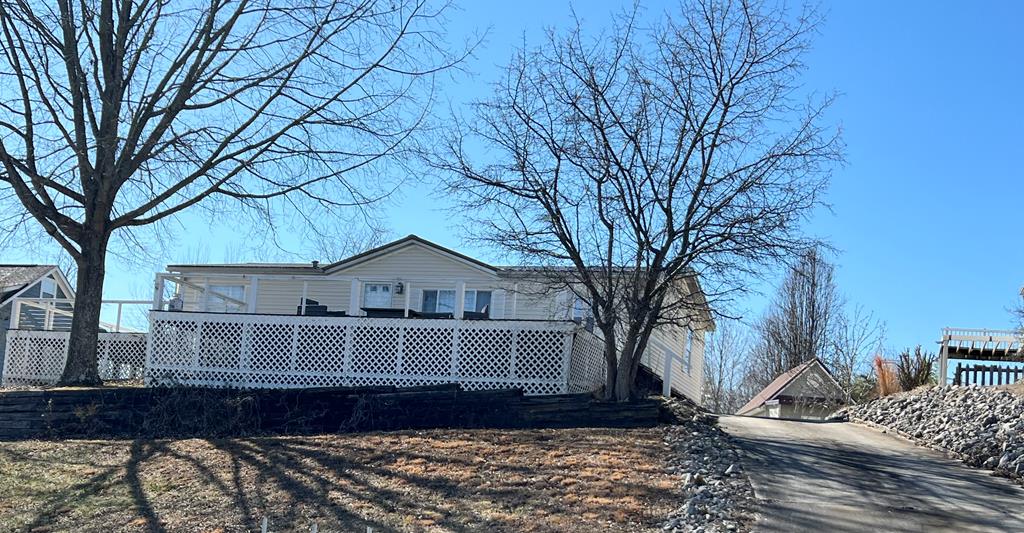 Cosby Parris Rd, Byrdstown, TN 38549
