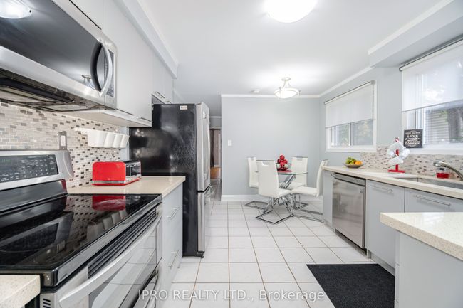 3050 Lenester Dr, House other with 6 bedrooms, 3 bathrooms and 3 parking in Mississauga ON | Image 13